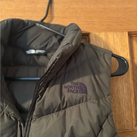 The North Face Women's Olive Puffer Vest - Picture 3 of 6